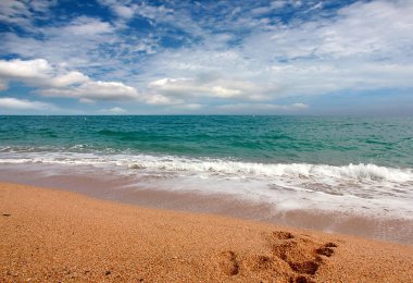 Akdeniz kıyısında güzel kumlu plaj 