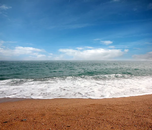 Akdeniz sahil kumlu bir plaj, bir güzel yaz yatay 