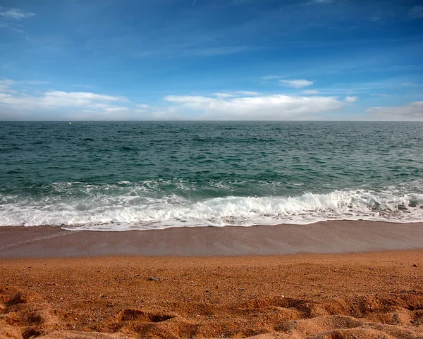 Akdeniz sahil kumlu bir plaj, bir güzel yaz yatay 