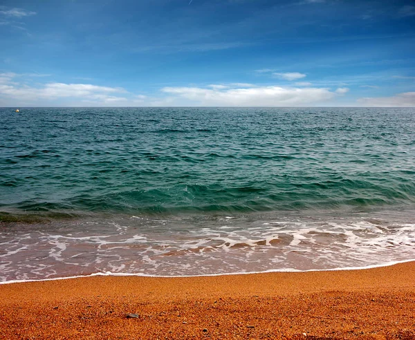 Akdeniz sahil kumlu bir plaj, bir güzel yaz yatay 