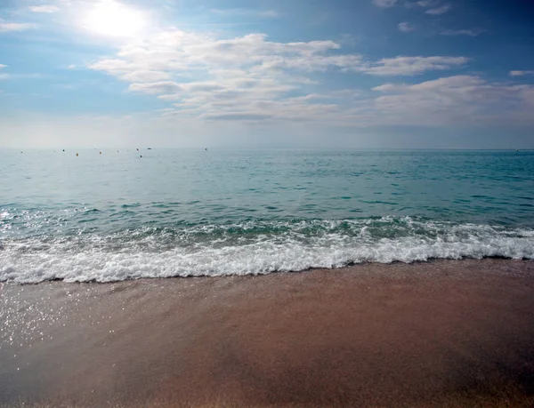 Akdeniz sahil kumlu bir plaj, bir güzel yaz yatay 