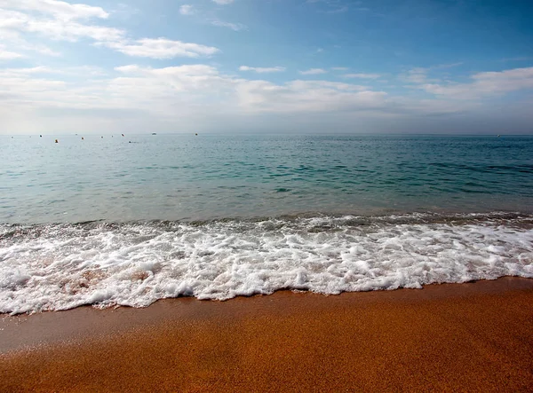 Akdeniz sahil kumlu bir plaj, bir güzel yaz yatay 