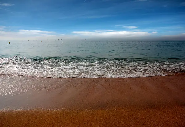 Akdeniz sahil kumlu bir plaj, bir güzel yaz yatay 