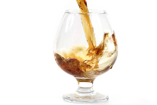 Sterke Alcohol Wordt Gegoten Een Glas Voor Consumptie — Stockfoto