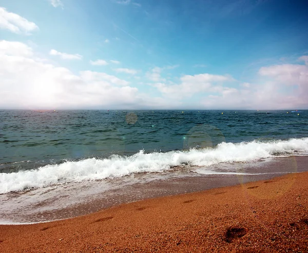 Akdeniz kıyısında güzel kumlu plaj 