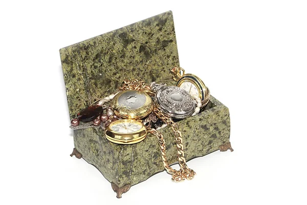 Reloj Bolsillo Antiguo Una Pila Objetos Preciosos Ataúd Piedra — Foto de Stock