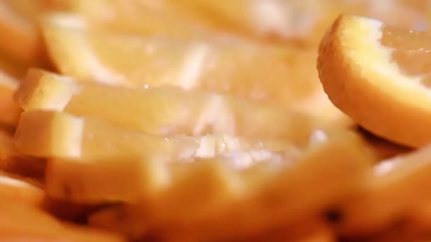 Kawałkami Dojrzałych Pomarańczy Talerzu Śniadanie — Wideo stockowe