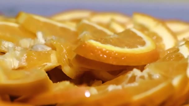 Tranches Orange Mûre Sur Une Assiette Pour Petit Déjeuner — Video