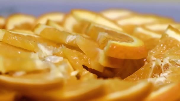 Tranches Orange Mûre Sur Une Assiette Pour Petit Déjeuner — Video