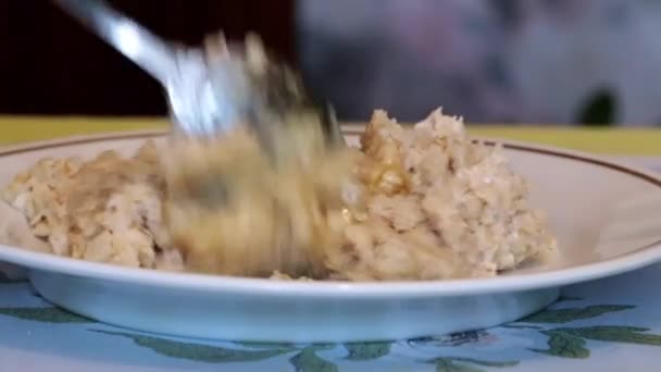 Cooking Delicious Sweet Oatmeal Porridge — Stock Video