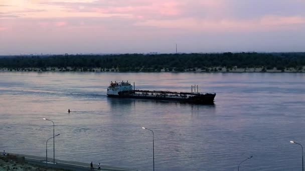 Buque Carga Que Desplaza Largo Del Río Volga Rusia — Vídeo de stock