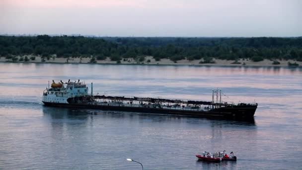 Buque Carga Que Desplaza Largo Del Río Volga Rusia — Vídeo de stock