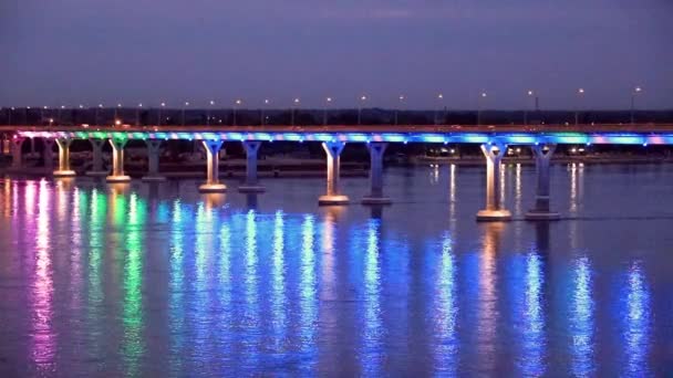 Святковий Світла Освітленості Автомобільний Міст Через Волги Місто Волгоград Росія — стокове відео