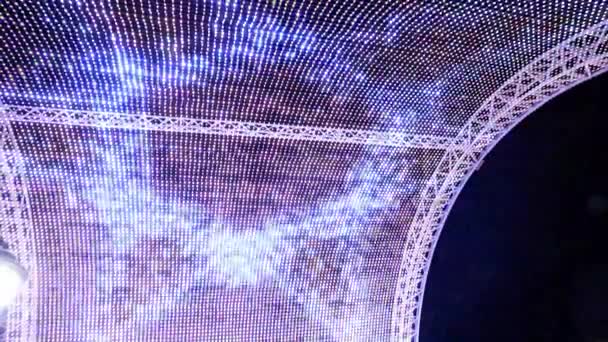 Светодинамические Подсветки Арочных Опорах Городского Парка — стоковое видео