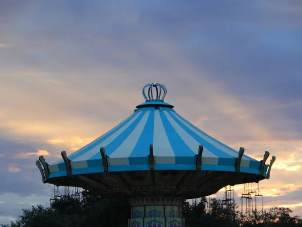 Dôme Carrousel Sur Fond Ciel Ensoleillé Soir — Photo