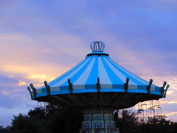 Dôme Carrousel Sur Fond Ciel Ensoleillé Soir — Photo