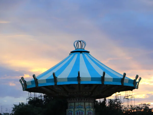 Dôme Carrousel Sur Fond Ciel Ensoleillé Soir — Photo