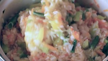 pişirme işlemi pirinç haşlanmış taze sebzeler