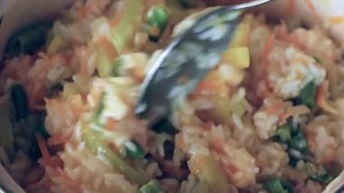 pişirme işlemi pirinç haşlanmış taze sebzeler