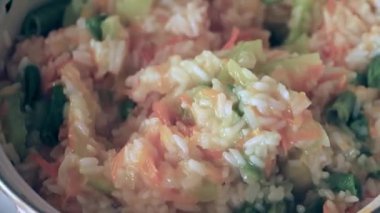 pişirme işlemi pirinç haşlanmış taze sebzeler
