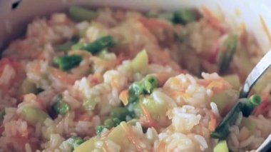 pişirme işlemi pirinç haşlanmış taze sebzeler