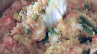 pişirme işlemi pirinç haşlanmış taze sebzeler