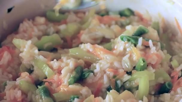 Processo Cozimento Arroz Com Legumes Frescos Cozidos — Vídeo de Stock