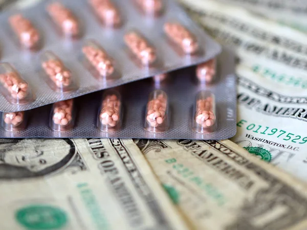 Φάρμακα Που Βρίσκονται Χαρτί Μετονομασίες Αμερικανικά Δολάρια — Φωτογραφία Αρχείου
