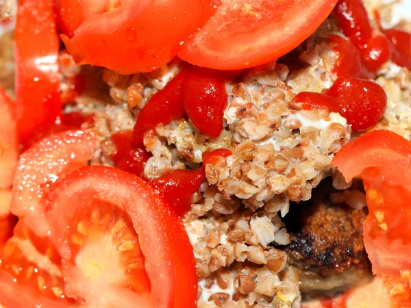 Fette Pomodoro Fresco Porridge Grano Saraceno Piatto — Foto Stock