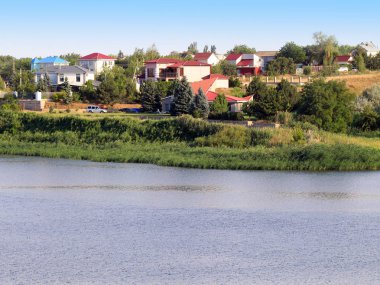 bir orman ve nehir tabii arka plan üzerine bir köy