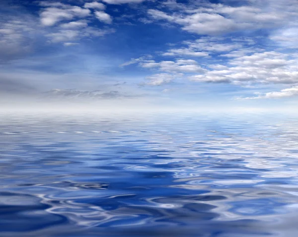Reflejo Cielo Azul Nublado Superficie Del Océano — Foto de Stock