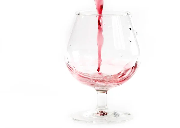 Μια Βουτιά Του Κόκκινου Κρασιού Όταν Χύνεται Ένα Ποτήρι — Φωτογραφία Αρχείου