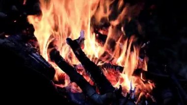 Mangal sıcak alev parlak dilleri