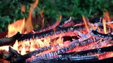 Mangal sıcak alev parlak dilleri
