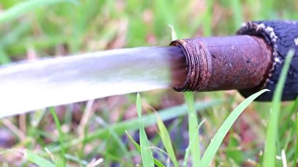 Chorro Agua Limpia Sale Una Tubería Vieja Metal — Vídeo de stock