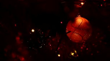 tatil dekorasyon dekorasyon unsuru olarak bir Noel ağacı üzerinde