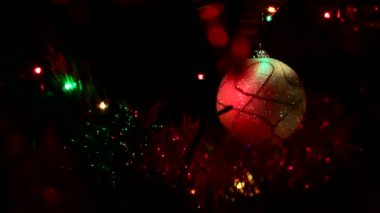 tatil dekorasyon dekorasyon unsuru olarak bir Noel ağacı üzerinde