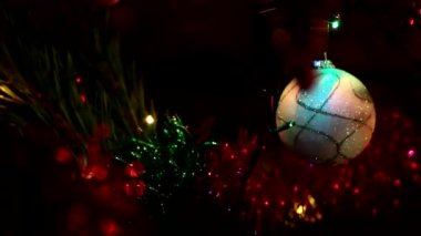 tatil dekorasyon dekorasyon unsuru olarak bir Noel ağacı üzerinde