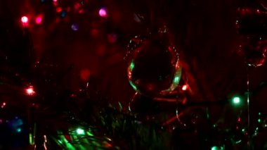 tatil dekorasyon dekorasyon unsuru olarak bir Noel ağacı üzerinde