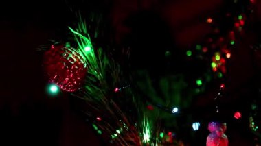 tatil dekorasyon dekorasyon unsuru olarak bir Noel ağacı üzerinde
