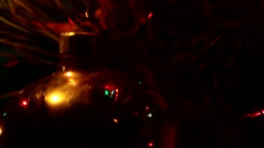 tatil dekorasyon dekorasyon unsuru olarak bir Noel ağacı üzerinde