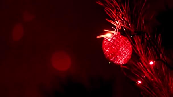 圣诞树上的节日装饰品作为装饰的元素 — 图库视频影像
