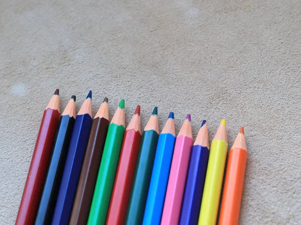 Conjunto Lápis Coloridos Para Desenhar Está Pedaço Couro Real — Fotografia de Stock