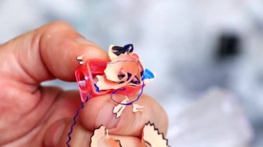 daha sonra kullanmak için bir renk kalem çizim yaparken keskinleştirme