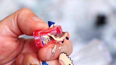 daha sonra kullanmak için bir renk kalem çizim yaparken keskinleştirme