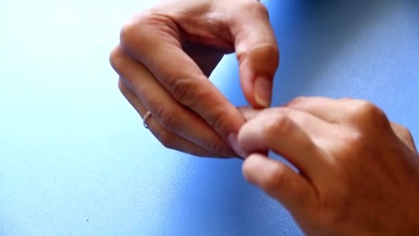 Mooie Zachte Vrouwen Handen Gemakkelijk Ontspannende Massage — Stockvideo