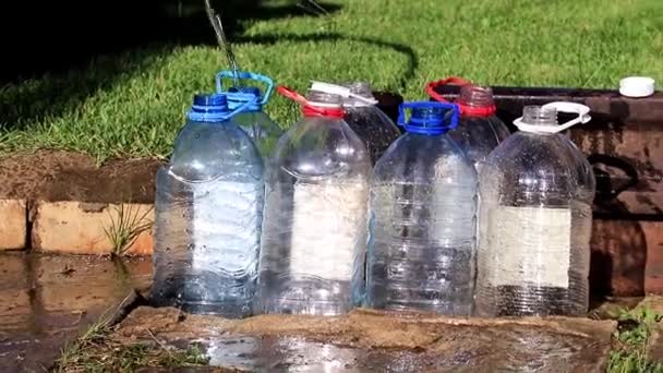 Tiszta Ivóvíz Műanyag Palackok Töltés — Stock videók