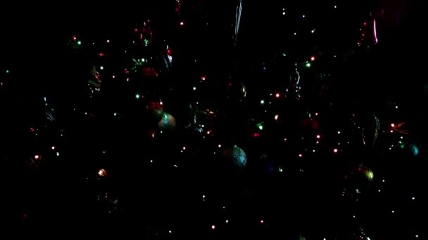 Festliche Illumination Des Weihnachtsbaums Mit Dekorationen Für Den Vorabend — Stockvideo