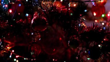 süslü yılbaşı çam şenlikli aydınlatma Noel arifesinde