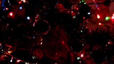 süslü yılbaşı çam şenlikli aydınlatma Noel arifesinde